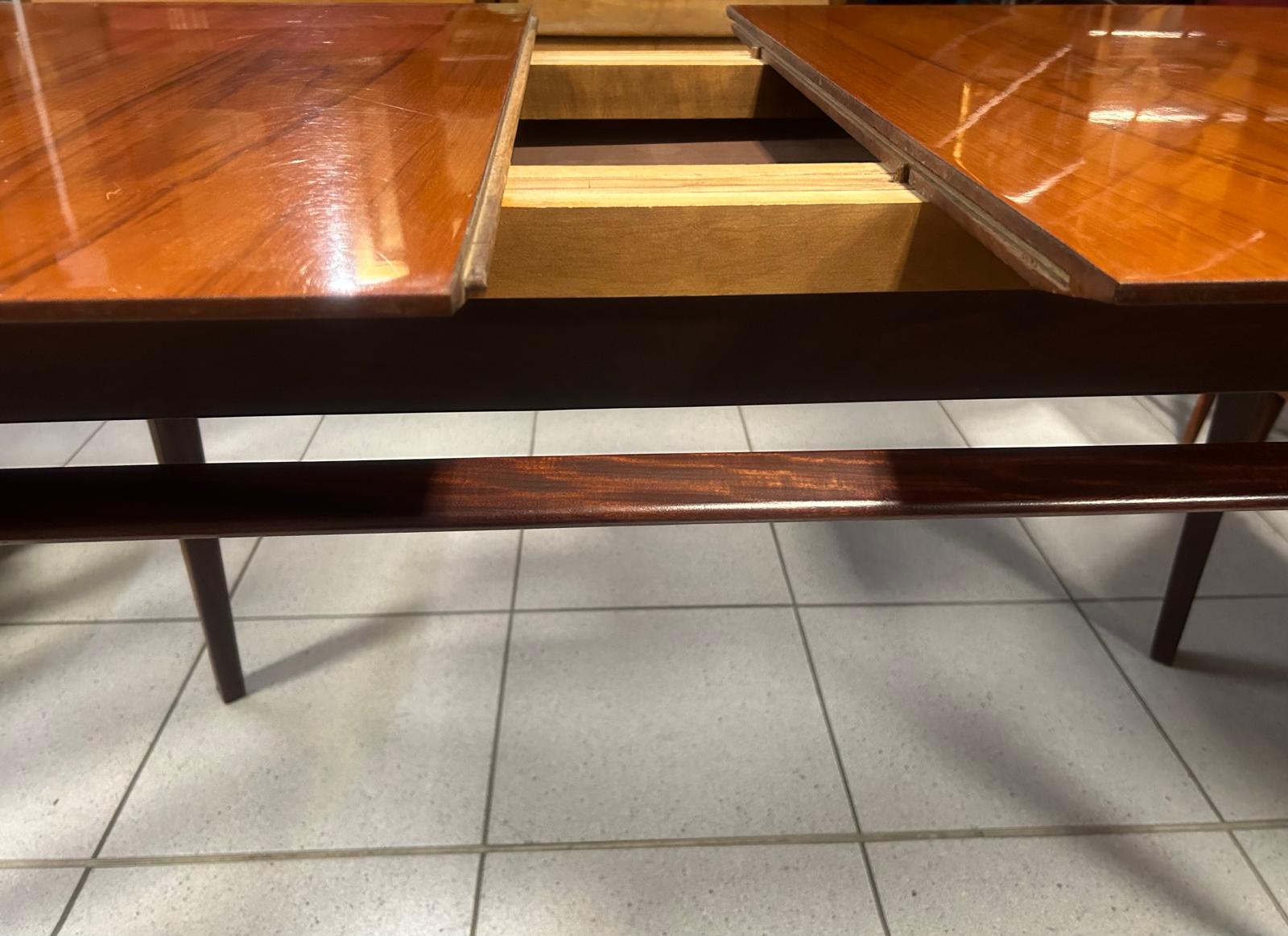 Tavolo allungabile e sedie design di Vittorio Dassi - immagine 3