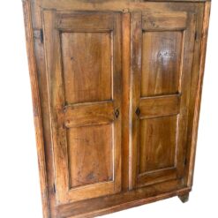 ANTICO ARMADIO CON RIPIANI
