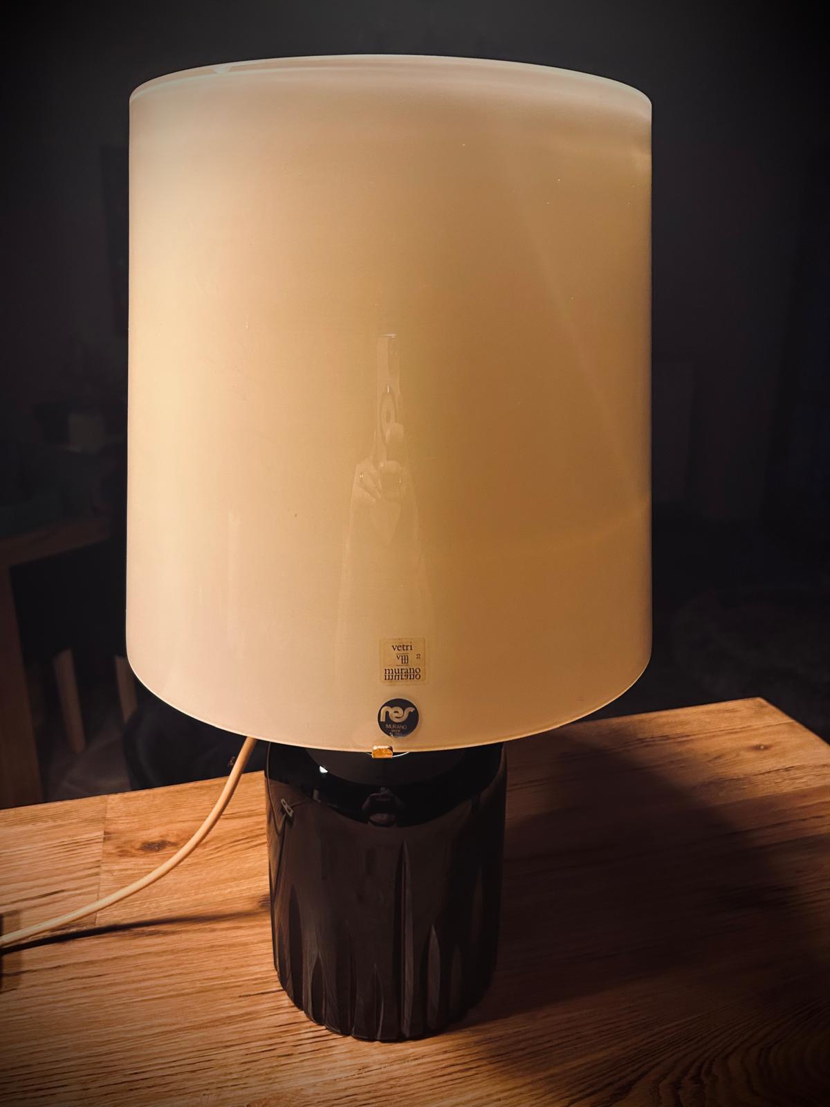 LAMPADA DA TAVOLO IN VETRO DI MURANO - DESIGN ITALIANO ANNI '70 - immagine 4